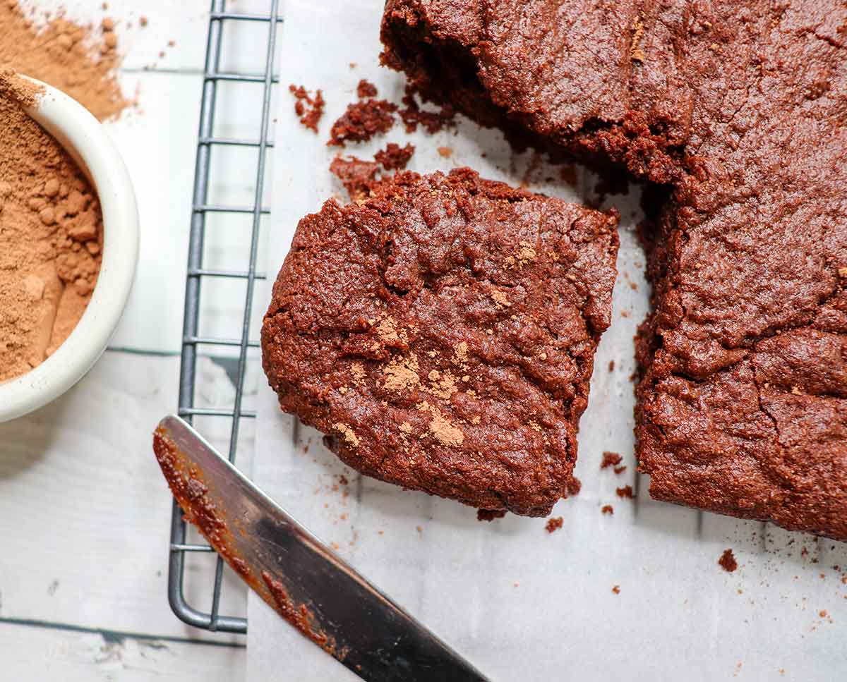 brownie square and knife