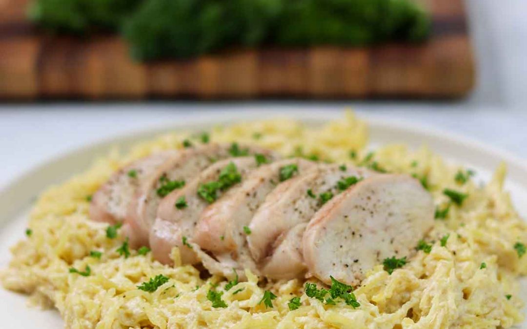 Picture of low carb chicken alfredo on a plate.