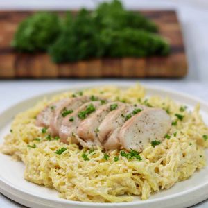 Picture of low carb chicken alfredo on a plate.